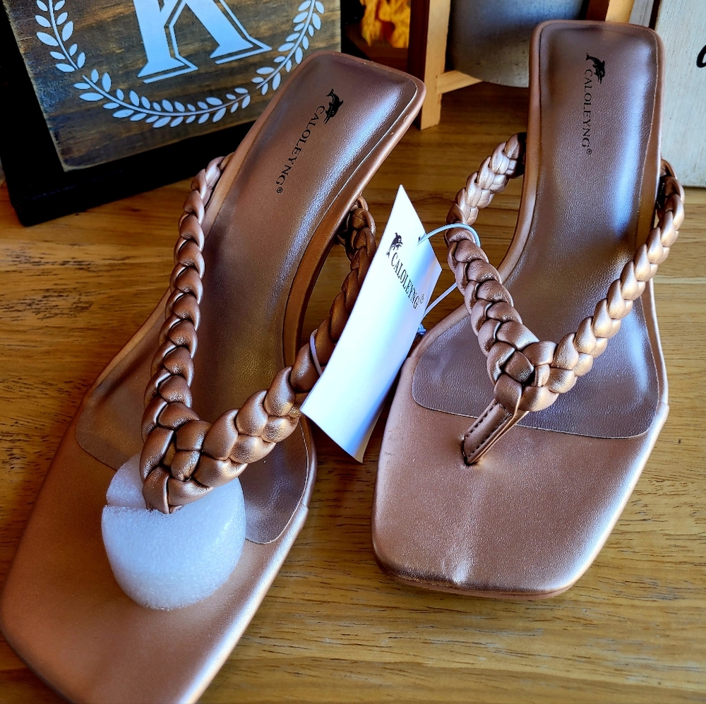 Caloleyng Braided Sandals
